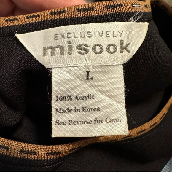 Exclusively Misook Black Contrast Trim Sleeveless Ribbed Knit Tank Top - Picture 2 of 5